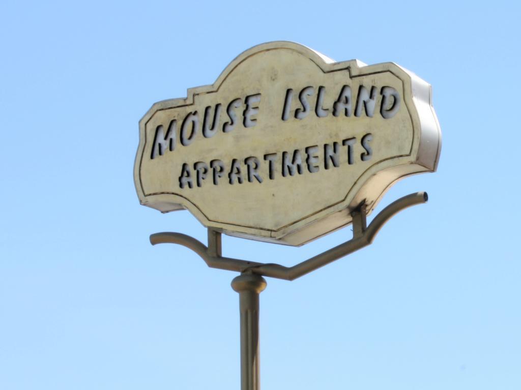 Mouse Island Aparthotel Πέραμα Εξωτερικό φωτογραφία